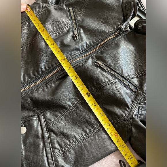 We The Free / Free People black vegan leather jacket with hoodie! Moto / Biker - Picture 7 of 7